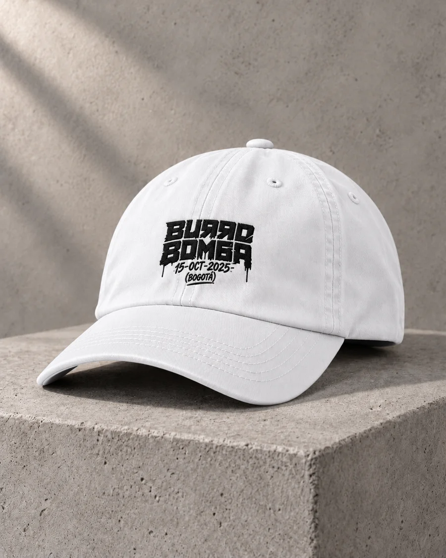 Gorra blanca con logo con fecha, referencia 3